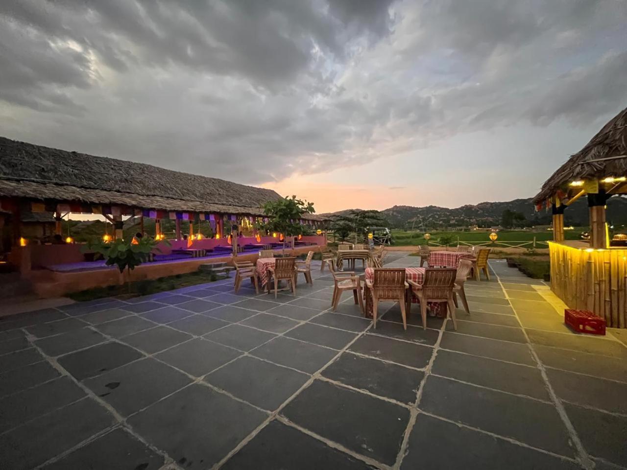 Hampi Rasta Cafe Hotel Luaran gambar