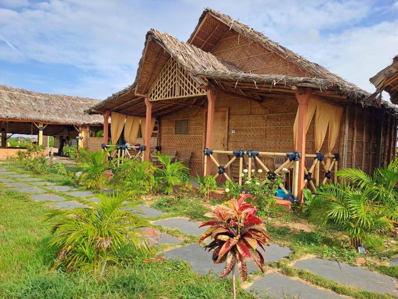 Hampi Rasta Cafe Hotel Luaran gambar