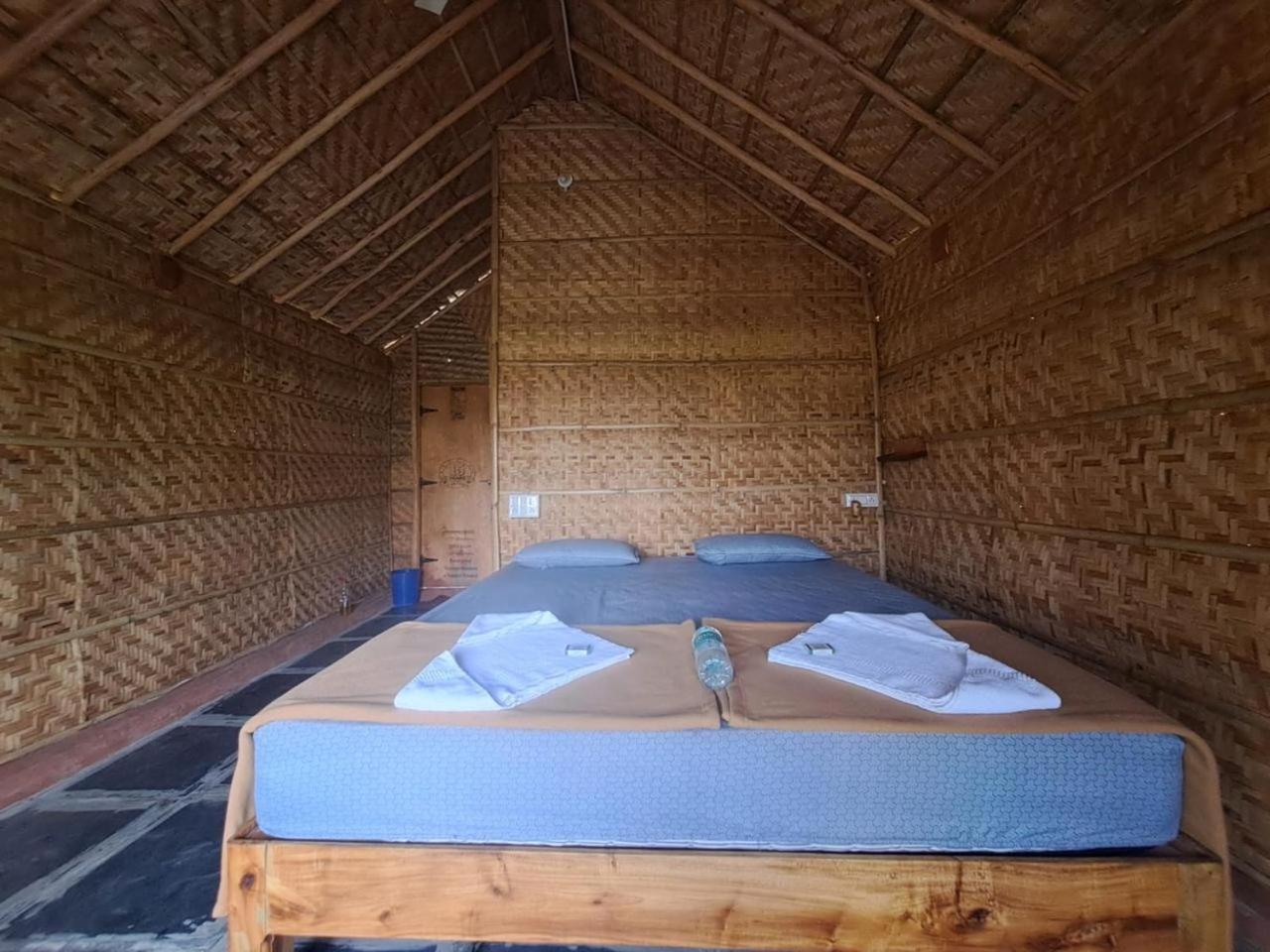 Hampi Rasta Cafe Hotel Luaran gambar