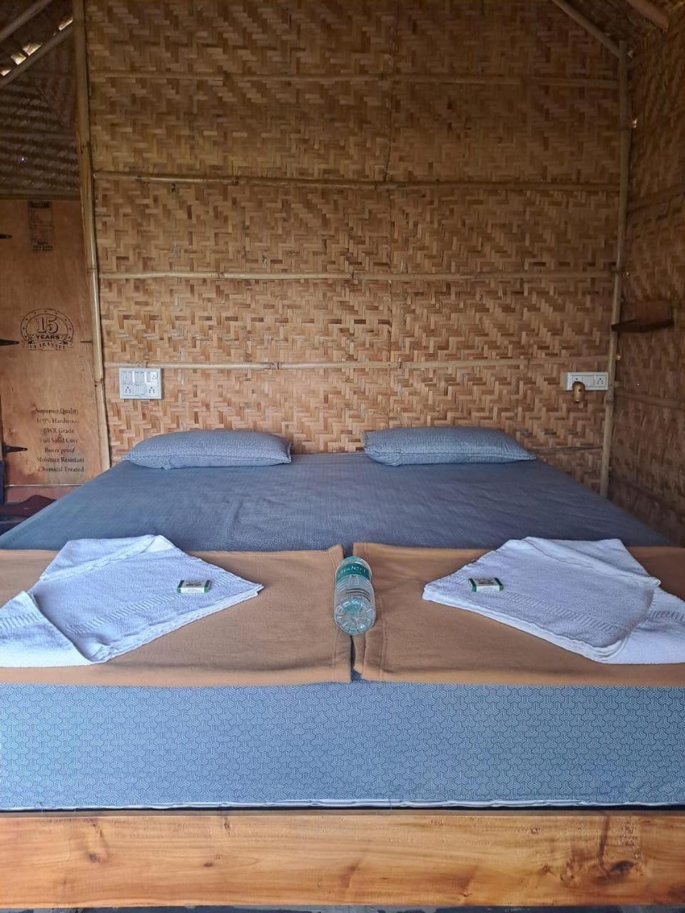 Hampi Rasta Cafe Hotel Luaran gambar