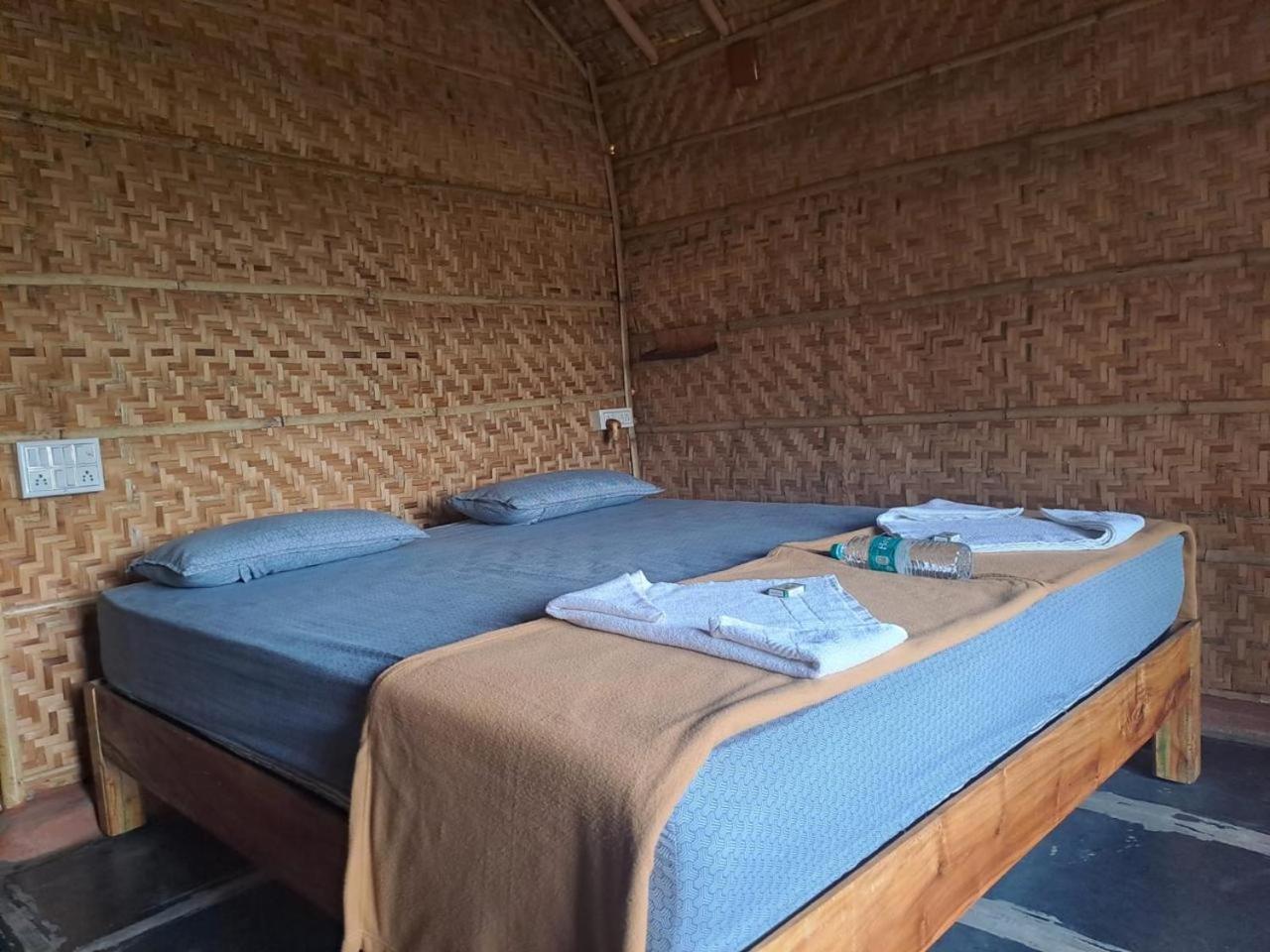Hampi Rasta Cafe Hotel Luaran gambar